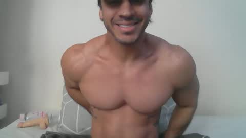 Snapshot of latino_rodri chatting on May 7, 6:08 am latino_rodri online show from May 7, 6:08 am