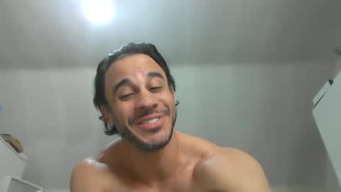 Snapshot of latino_rodri chatting on May 15, 5:36 am latino_rodri online show from May 15, 5:36 am