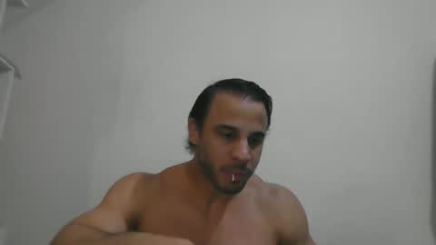 Snapshot of latino_rodri chatting on May 25, 8:53 am latino_rodri online show from May 25, 8:53 am