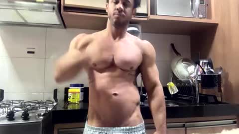 Snapshot of latino_rodri chatting on June 25, 9:03 am latino_rodri online show from June 25, 9:03 am