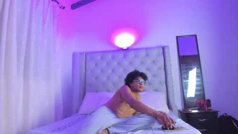 Snapshot of latinodark chatting on February 11, 3:11 am latinodark online show from February 11, 3:11 am