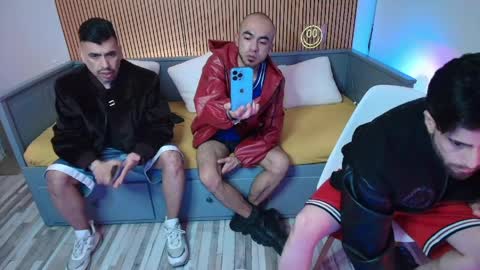 LATINOS GAY online show from April 2, 3:59 am