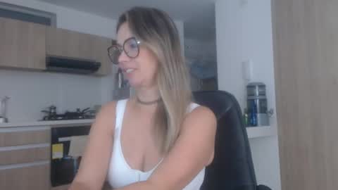 Snapshot of latinpaprika chatting on November 4, 11:31 am latinpaprika online show from November 4, 11:31 am