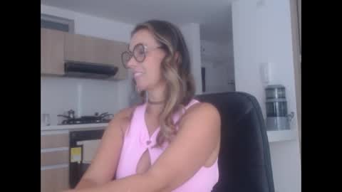 Snapshot of latinpaprika chatting on November 23, 12:38 pm latinpaprika online show from November 23, 12:38 pm