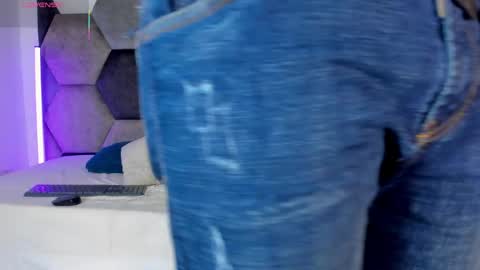 LEANDRO online show from April 16, 3:40 am