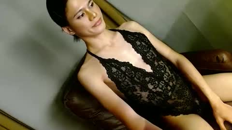 latrina_ online show from April 4, 10:40 pm