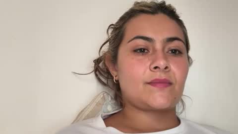 Snapshot of lauglow chatting on December 3, 1:42 pm MiaBelle online show from December 3, 1:42 pm