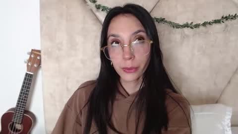 Snapshot of laugreen chatting on May 15, 3:46 am Laura online show from May 15, 3:46 am