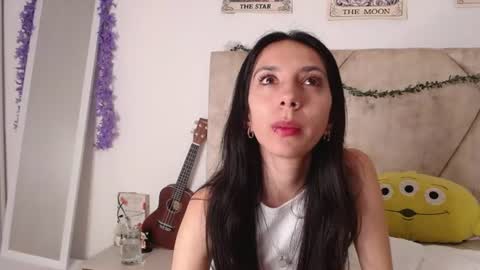 Snapshot of laugreen chatting on June 24, 4:33 am Laura online show from June 24, 4:33 am