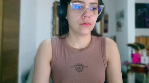 Snapshot of laujgray chatting on May 29, 3:21 pm laujgray online show from May 29, 3:21 pm