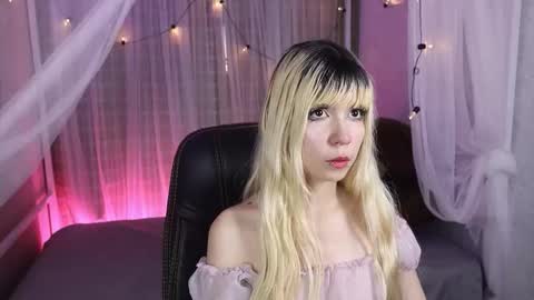 laukyubey1 online show from December 3, 7:45 pm