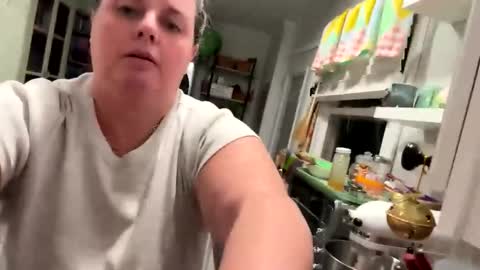 LauLauMa online show from January 6, 12:05 am