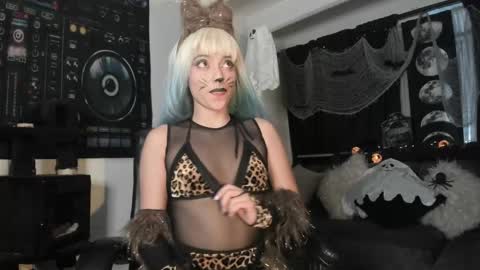 Laura Switch Girl online show from November 2, 5:10 am