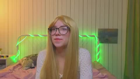 Snapshot of launakohan chatting on November 24, 8:52 pm Kylie online show from November 24, 8:52 pm