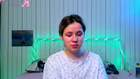 Snapshot of launakohan chatting on December 1, 8:36 pm Kylie online show from December 1, 8:36 pm