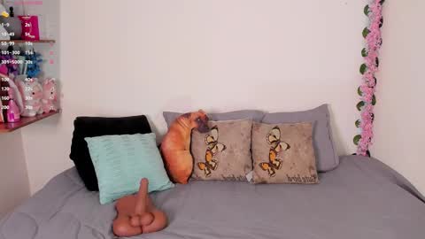 laura1__ online show from November 6, 11:37 pm