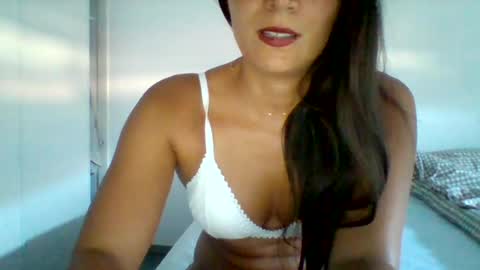 Snapshot of laura69800 chatting on July 2, 5:52 pm Laura online show from July 2, 5:52 pm