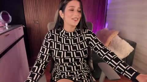 Snapshot of laura__cruz chatting on April 21, 4:08 am laura cruz online show from April 21, 4:08 am
