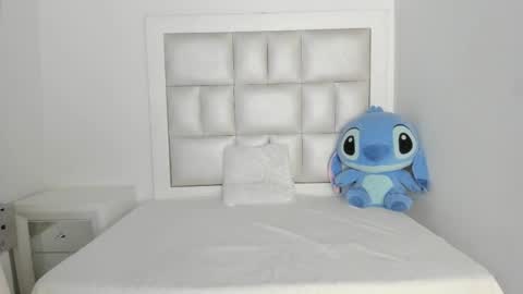 Snapshot of laura__js_ chatting on November 4, 4:11 am laura__js_ online show from November 4, 4:11 am