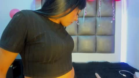 Snapshot of laura__js_ chatting on November 5, 4:51 pm laura__js_ online show from November 5, 4:51 pm