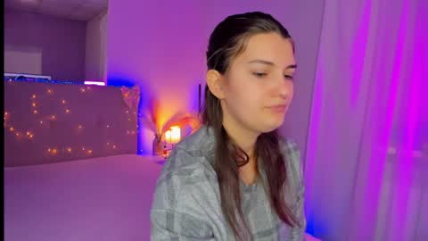 Laura online show from April 4, 4:44 am