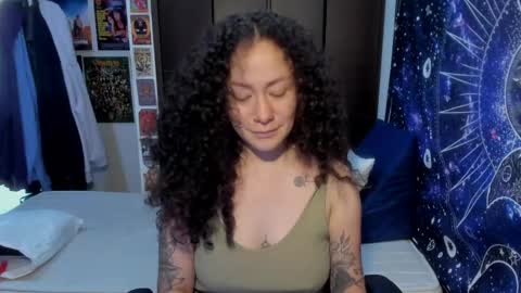 Snapshot of laura_anal_ chatting on May 8, 8:03 pm Wen online show from May 8, 8:03 pm