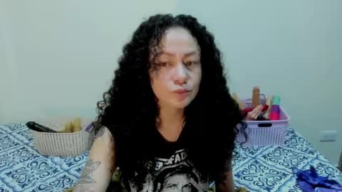 Snapshot of laura_anal_ chatting on June 2, 10:34 pm Wen online show from June 2, 10:34 pm