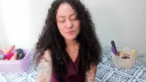Snapshot of laura_anal_ chatting on June 9, 3:01 pm Wen online show from June 9, 3:01 pm