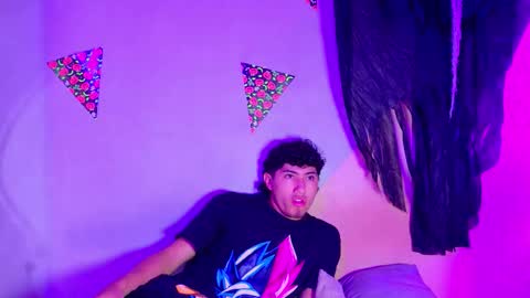 Snapshot of laura_and_kevin chatting on October 30, 1:45 pm laura_and_kevin online show from October 30, 1:45 pm