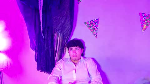 Snapshot of laura_and_kevin chatting on October 31, 2:07 pm laura_and_kevin online show from October 31, 2:07 pm