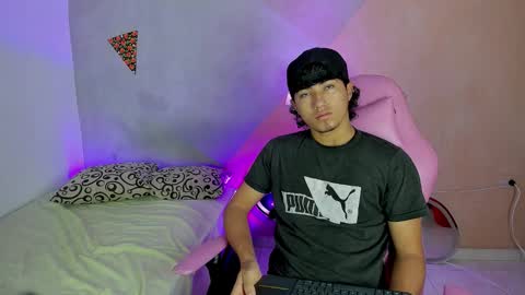 Snapshot of laura_and_kevin chatting on November 20, 3:12 pm laura_and_kevin online show from November 20, 3:12 pm