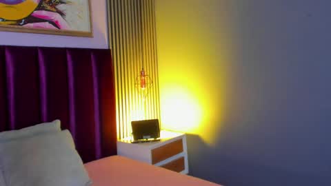 Laura online show from April 11, 12:04 am