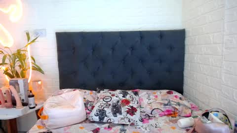 LAURA online show from March 28, 4:06 pm