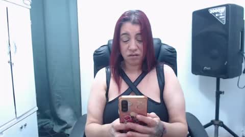 Snapshot of laura_craizy chatting on August 5, 4:15 am CALL ME LOVE LAURA online show from August 5, 4:15 am