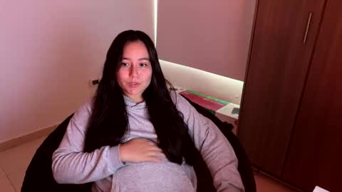 Snapshot of laura_d23 chatting on November 26, 9:49 pm laura online show from November 26, 9:49 pm