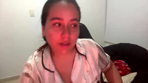 Snapshot of laura_d23 chatting on December 4, 12:31 am laura online show from December 4, 12:31 am