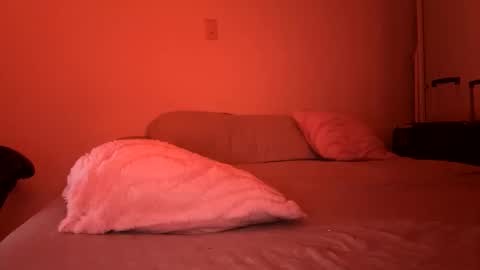 Snapshot of laura_d23 chatting on February 8, 12:47 am laura online show from February 8, 12:47 am