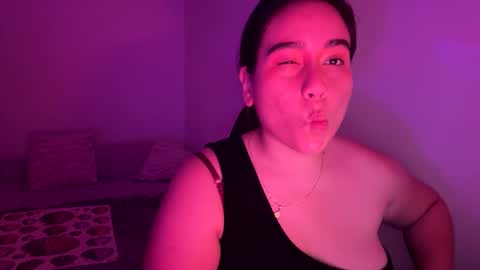 Snapshot of laura_d23 chatting on February 25, 2:54 am laura online show from February 25, 2:54 am