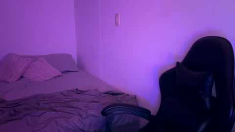 laura online show from March 27, 12:49 am