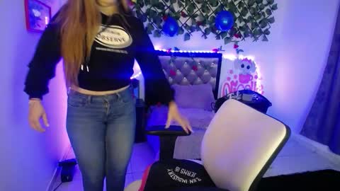 laura evans  online show from September 24, 3:48 pm