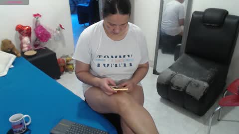 laura_foxx2379 online show from October 11, 4:49 pm