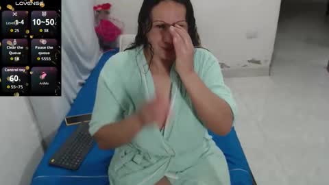 laura_foxx2379 online show from October 23, 2:11 am