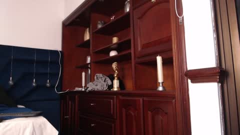 Snapshot of laura_golden1 chatting on December 10, 2:05 am lLAURA online show from December 10, 2:05 am