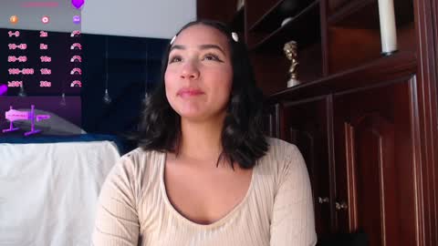 Snapshot of laura_golden1 chatting on December 12, 1:32 am lLAURA online show from December 12, 1:32 am