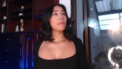 Snapshot of laura_golden1 chatting on December 12, 10:31 pm lLAURA online show from December 12, 10:31 pm