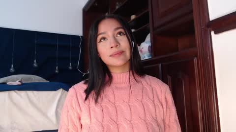 Snapshot of laura_golden1 chatting on December 29, 1:24 am lLAURA online show from December 29, 1:24 am