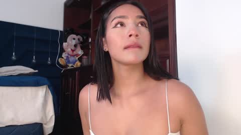 Snapshot of laura_golden1 chatting on January 4, 7:13 pm lLAURA online show from January 4, 7:13 pm