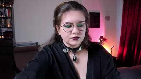 Miss Laura online show from October 7, 2:03 pm
