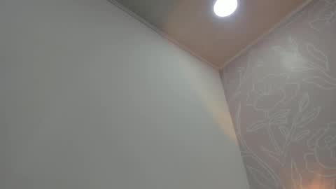 L A U R A online show from December 17, 11:38 am