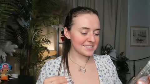 Snapshot of laura_mutti chatting on May 3, 3:51 pm Samantha online show from May 3, 3:51 pm